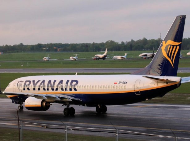 Flogfarið hjá Ryanair lendi í Litava í gjárkvøldið (Mynd: EPA)