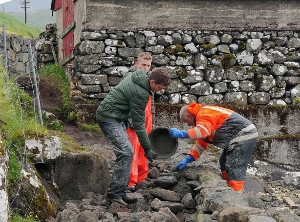 Í ár verður arbeiðstíðarskeiðið møguliga longt. Lønin er 75 prosent av sáttmálaavtalaðu tímalønini hjá Føroya Arbeiðarafelag, umframt frítíðarløn (Mynd: sunda.fo)