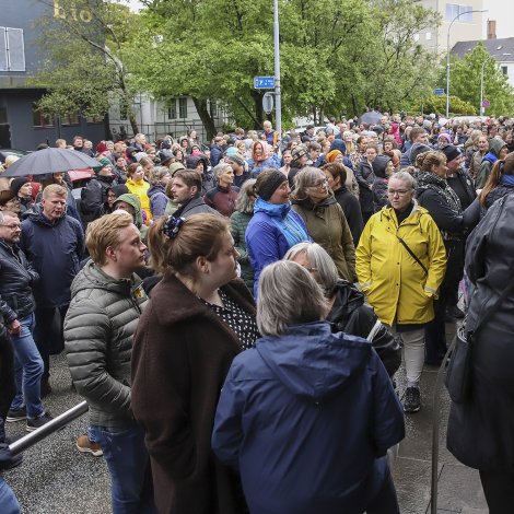 Steingja Niels Finsens gøtu og Vaglið fyrrapartin í morgin orsakað av mótmælistiltaki