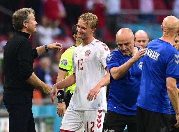 Kasper Dolberg spældi ístaðin fyri skadda Yussuf Poulsen, og hann takkaði av álvara fyri álitið., tá Danmark fyri fyrstu ferð í beint undir 23 ár vann ein knockout-dyst í einum endaspæli (Mynd: EPA)