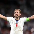 Harry Kane og allir ongleingar vóna, at tað eydnast at fáa tað heim í kvøld (Mynd: EPA)