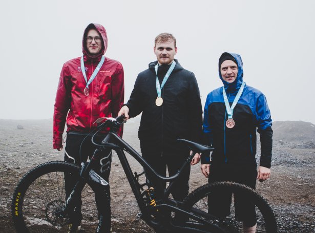 Tummas Óli E. Olsen, Uni Vitalis og Herfinn Thomassen (Mynd: Oskar Wilk / Sersambandið fyri súkkling og triathlon)