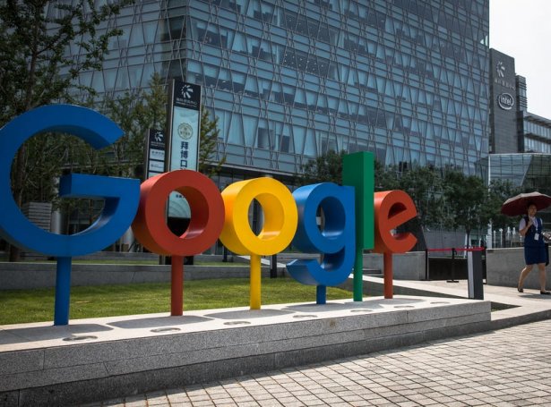 Ein skrivstova hjá Google í Beijing (Mynd: EPA)