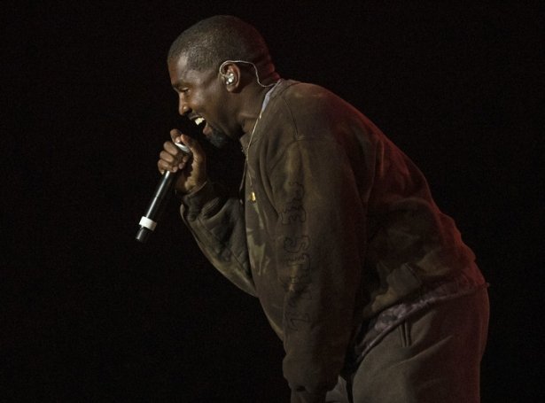 Her framførir Kanye West á Coachella festivalinum í Kalifornia í 2019 (Mynd: EPA)