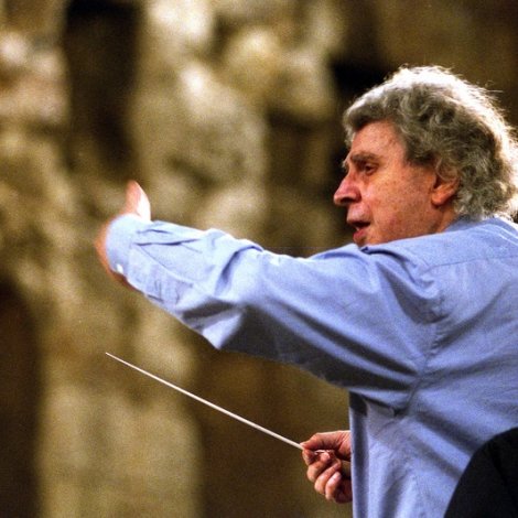 Mikis Theodorakis deyður, 96 ár