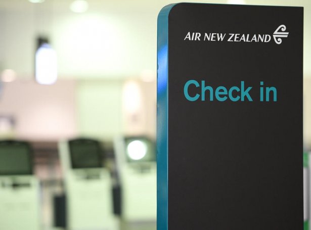 Størsta flogfelagið í Nýsælandi, Air New Zealand, fer at krevja, at øll ferðafólk á altjóða flúgvingum eru liðugt koppsett (Mynd: EPA)