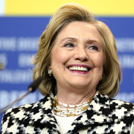 Hillary Clinton gevur skaldsøgu út í dag