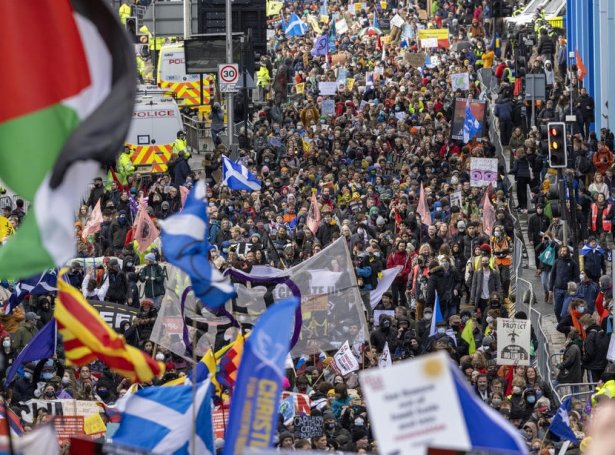 Mótmælisfólk í Glasgow (Mynd: EPA)