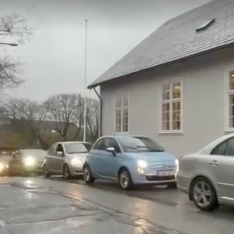 Video: Miðnámsskúlanæmingar skipaðu fyri mótmælisrekkjukoyring