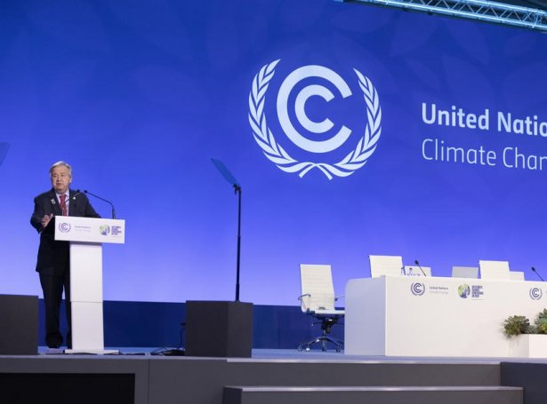 Antonio Guterres, ST-aðalskrivari heldur røðu á COP26, sum er í Glasgow í løtuni