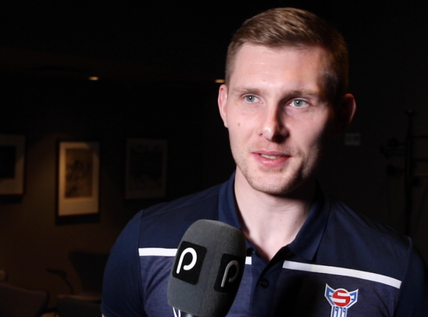 Video: - Hetta fer at mala í heysinum í alla nátt