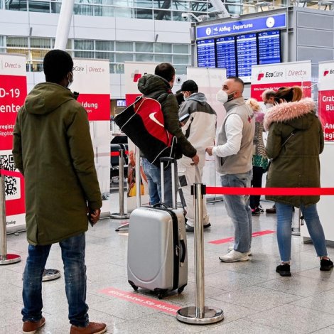 Nýtt koronufrábrigdi funnið í Suðurafrika: Fleiri lond seta ferðaavmarkingar í verk