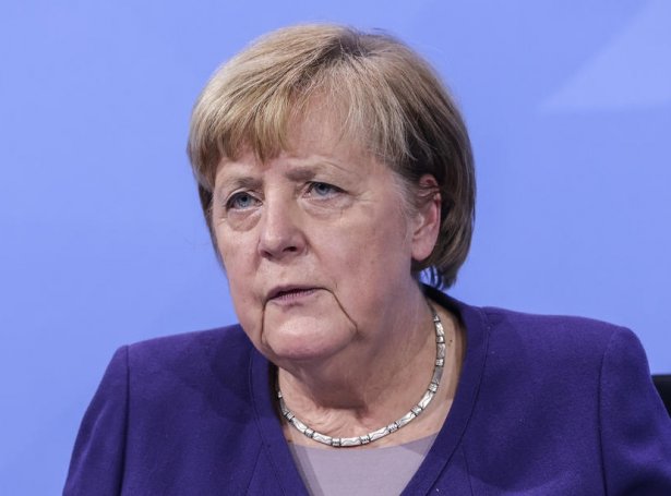 Angela Merkel á tíðindafundi í Berlin í dag (Mynd: EPA)