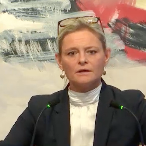 Video: Haldi mín røða bendi nokkso væl á hvønn veg eg fari