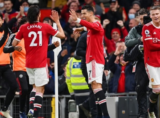 Cristiano Ronaldi, Scott McTominay (til høgru) og Sancho/sjálvmál komu á talvuna fyri Manchester United í 3-1 sigrinum