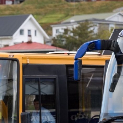 Bussarnir standa, bæði í Havn og Klaksvík