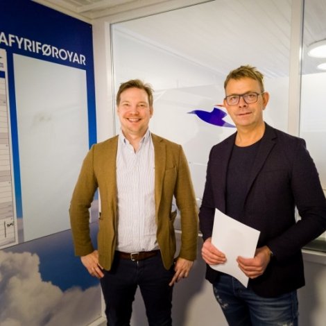 Atlantic Airways og Flogbóltsamband Føroya leingja samstarvið