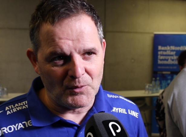 Video: - Als ikki vónbrotnir av føroyskum hondbólti