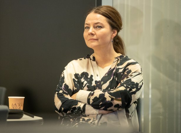 Gunn Ellefsen skal hyggja eftir tí løgfrøðiliga og fyrisitingarliga hjá Strandferðsluni í málinum (Savnsmynd: Sverri Egholm)