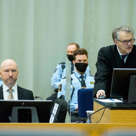 Breivik sleppur ikki út