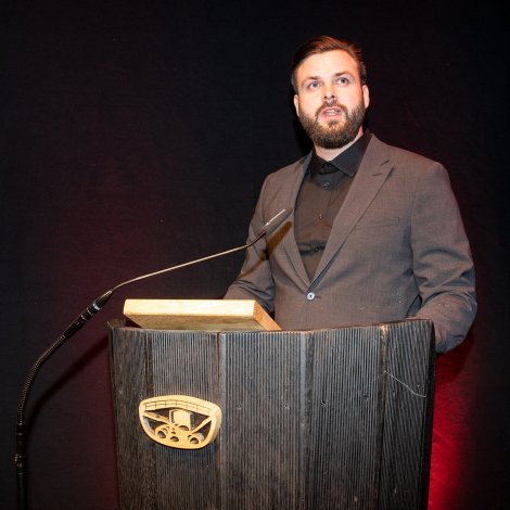 12 filmsverkætlanir fingið stuðul