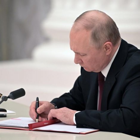 Putin gevur boð um at senda herin inn í Ukreina