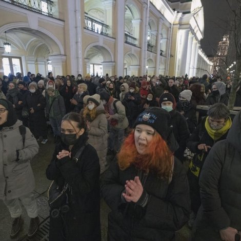 Russland: Yvir 3000 handtikin fyri at mótmæla innrás í Ukraina