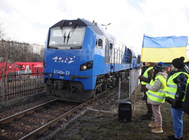 Tok við ukrainskum flóttum kemur til Póllands (Mynd: EPA)