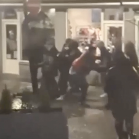 Video: Løgreglan sóknast eftir upplýsingum um hendan bardagan