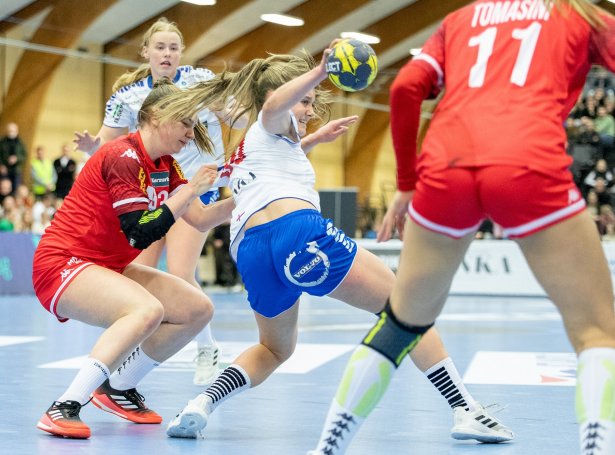 Fimm mál á muni á Hálsi