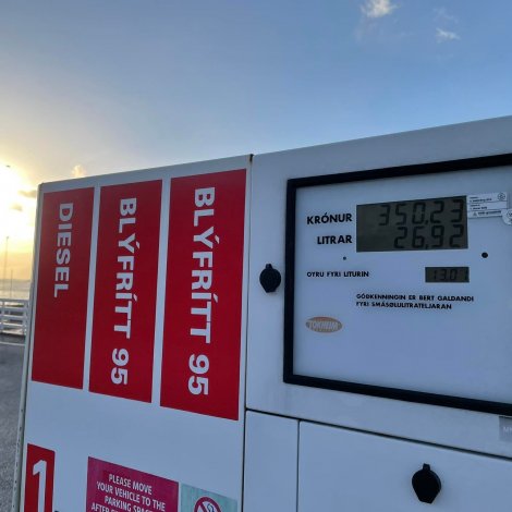 Magn hevur aftur hækkað prísin á brennievni í nátt