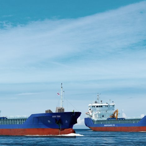 Navigare keypir tvey skip frá Arklow Shipping í Írlandi
