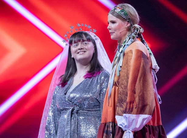 Tina Mellemgaard og Sofie Linde í X Factor í fjør (Mynd: Sverri Egholm)