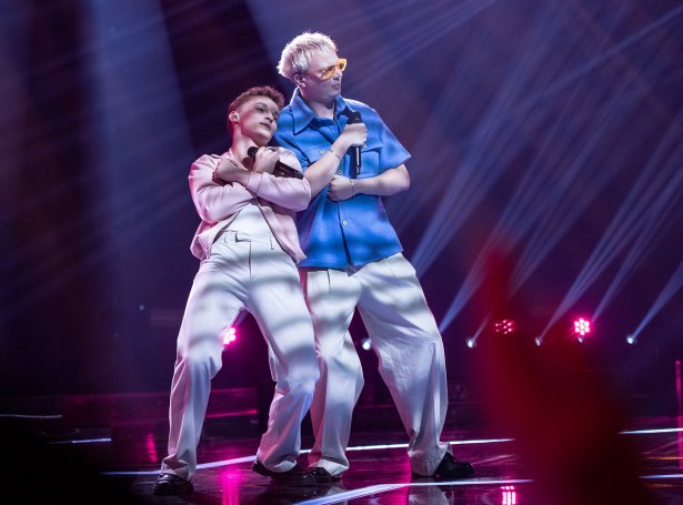 Andreas Odbjerg til høgru í einari X Factor framførslu fyri nøkrum árum síðan (Savnsmynd: Sverri Egholm)