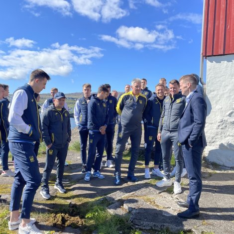 Løgmaður heilsaði uppá ukrainska U21 landsliðið