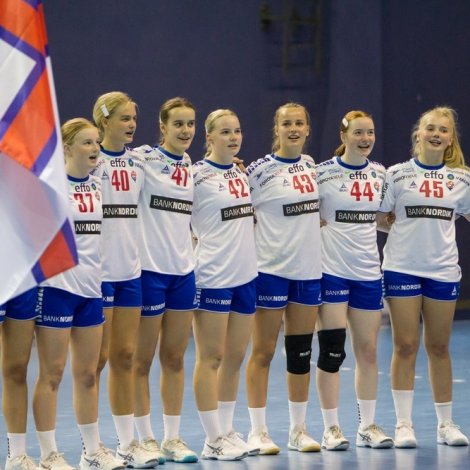 U18-kvinnurnar spæla í dag klokkan 15.30 (Mynd: Hondbóltssamband Føroya)