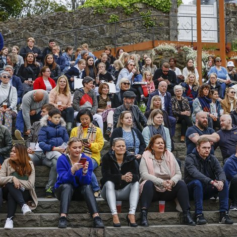 Vegir til Vágsbotn stongdir seinnapartin