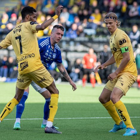 Bodø/Glimt og KÍ hittust í 1. umfari í Champions League í 2022. Spurningurin er, um tað nú fer at eydnast teimum í gulum at spæla seg í hægsta bólkaspæli, sum er (Savnsmynd: Sverri Egholm)