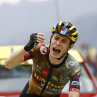 25 ára gamli Jonas Vingegaard súkklaði seg í gult í Tour de France í dag (Mynd: EPA)