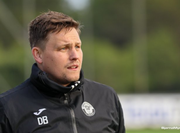 vaksnamannafótbólti hevur Dan Brimsvík verið venjari hjá barndómsfelagnum B36, í fýra og eitt hálvt ár, og hjá 07 Vestur (Savnsmynd: Sverri Egholm)