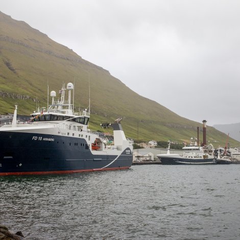 Yvir 5500 tons av fiski við bryggju hjá Framherja