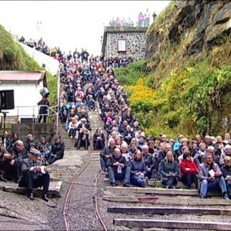 Gudstænasta í gjónni við Gjógv við góðum tónleiki