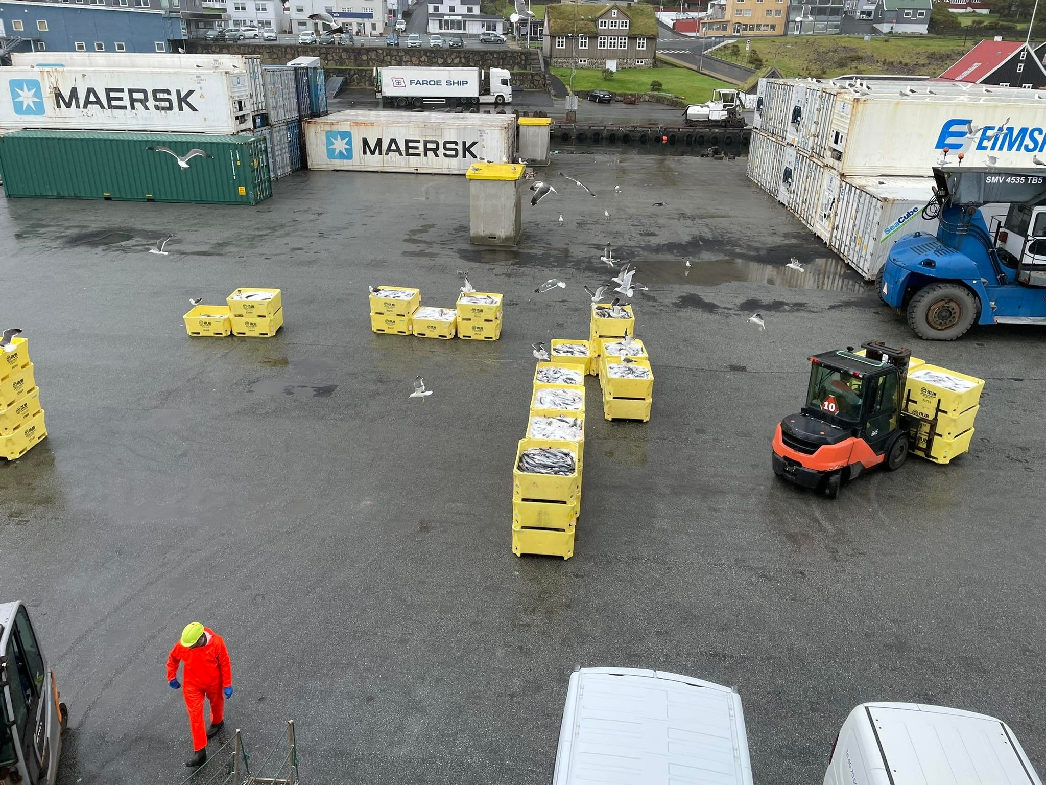 jn.fo Myndir Fisher Bank landar á Tvøroyri