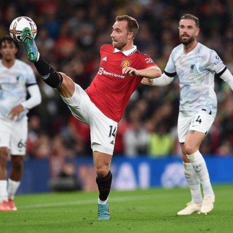 Christian Eriksen skoraði, tá Manchester United spældi Carabao Cup dyst fyri jól. Í kvøld klokkan 20 tekur United móti Nottingham Forrest á Old Trafford - Liverpool vann í gjárkvøldið (Mynd: EPA)