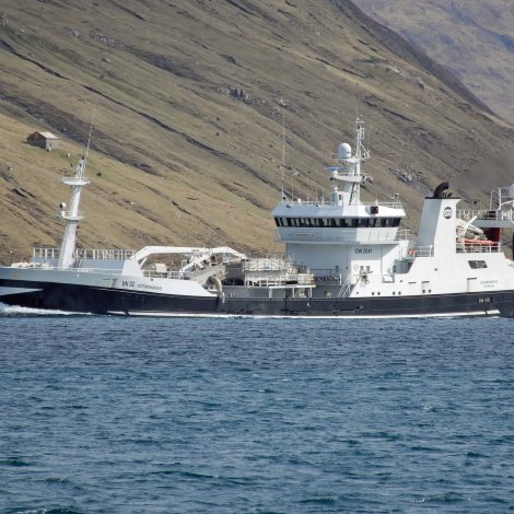 Vestmenningur landar í Vestmanna og Fuglafirði