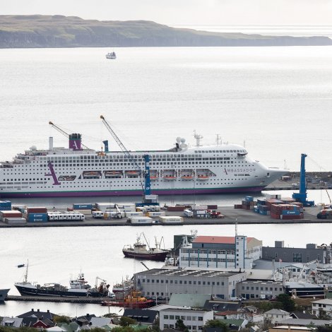 Eitt av seinastu ferðamannaskipunum í ár