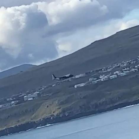 Video: Flogfar hjá Royal Air Force flýgur lágt yvir Føroyum