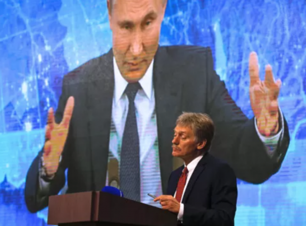 Vladimir Putin og talsmaður hansara Dmitrij Peskov