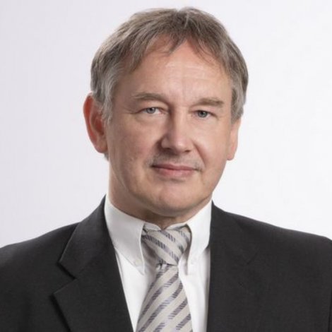 Runavíkar kommuna, Umboðsmaðurin og neystaloyvir