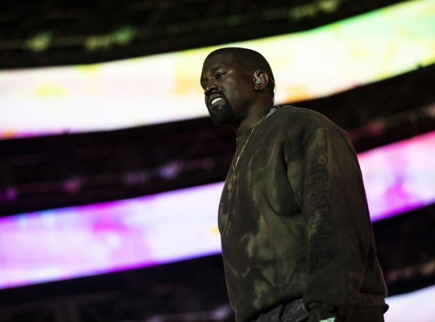 Kanye West framførir á Coachella-festivalinum í 2019 (Mynd: EPA)